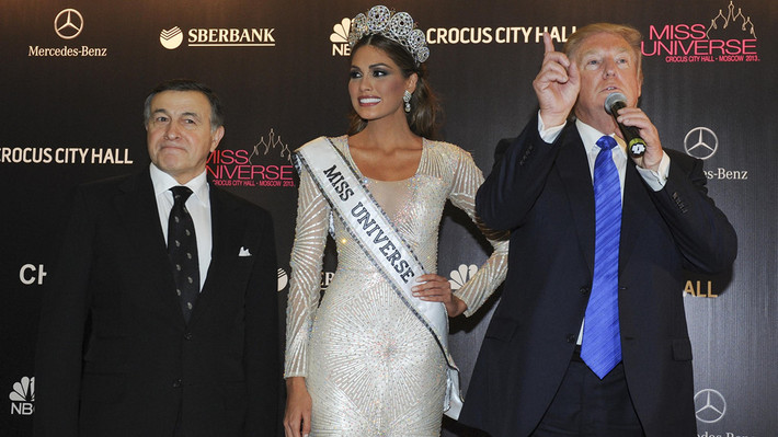 Aras Agalarov Tổng tài sản: 1,7 tỷ USD Công ty Crocus Group của Aras Agalarov nhận hợp đồng 580 triệu USD để xây dựng 2 sân vận động tại Kaliningrad và Rostov-on-Don. Aras Agalarov có mối quan hệ thân tình với Tổng thống Mỹ Donald Trump.