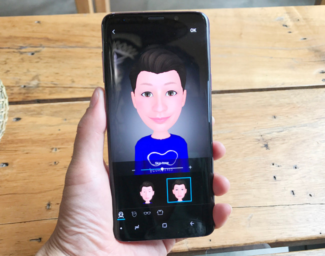Tính năng tạo biểu tượng cảm xúc cá nhân thông minh AR Emoji, Galaxy S9 và S9+ đảm bảo rằng người dùng sẽ không bỏ lỡ một khoảnh khắc nào.