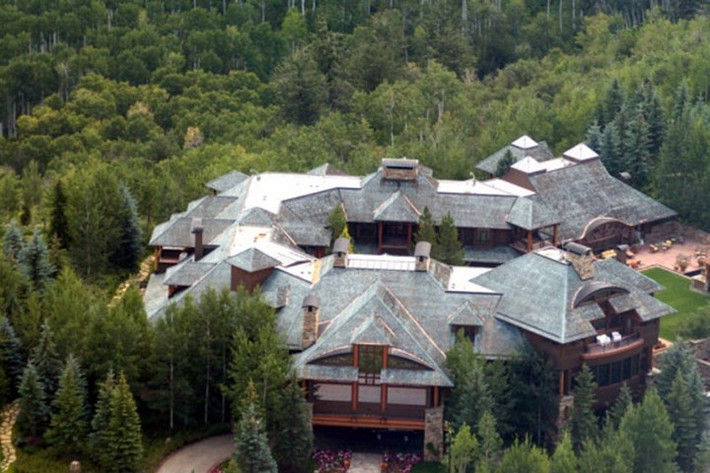 Nhà đầu tư John Paulson thu được món hời lớn khi mua lại ngôi nhà ở Aspen, Colorado, Mỹ từ tay Hoàng tử Arab Bandar bin Sultan với giá 49 triệu USD.