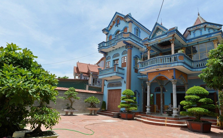 Làng Phẩm (xã Dương Thành, huyện Phú Bình, Thái Nguyên) được coi là làng tỷ phú bởi nơi đây có rất nhiều những ngôi nhà đẹp, hiệu quả từ kinh doanh đúng hướng. 