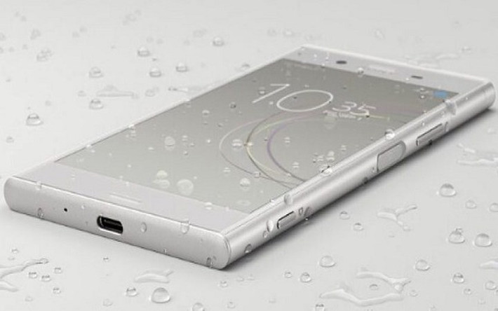Xperia Xz1 Compact ra mắt tháng 10/2017 là chiếc smartphone không thấm nước đầu tiên của Sony. Nó chịu nước ở độ sâu 1,5m trong 30 phút.
