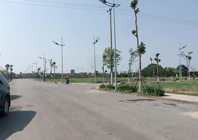 Theo các chuyên gia bất động sản, nếu là dự án nhà ở dành cho người thu nhập thấp, dự án chắc chắn sẽ có tính chất riêng và được hưởng những ưu đãi, chính sách từ Nhà nước. Nhưng cũng xác định, dự án nếu vậy sẽ không thể mở bán lô đất biệt thự và nhà liên kề. Chính vì vậy, xét theo tính chất và thực tế, The Diamond Park chỉ có thể là dự án nhà ở hỗn hợp.