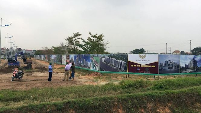 Cụ thể, vào năm 2008, chủ đầu tư là Công ty Cổ phần đầu tư thiết kế và xây dựng (nay là Công ty cổ phần Videc) được UBND tỉnh Vĩnh Phúc ký quyết định cho phép đầu tư dự án khu nhà ở cho người thu nhập thấp tại vị trí trên với diện tích gần 14,5 ha, tổng số vốn đầu tư là 582 tỷ đồng. Đến ngày 15/3/2017, dự án được UBND TP Hà Nội (từ năm 2008, huyện Mê Linh sáp nhập về Hà Nội) ký quyết định phê duyệt đồ án điều chỉnh tổng thể quy hoạch chi tiết tỉ lệ 1/500. Theo đó, quy mô diện tích đất thay đổi từ 14,5 ha lên 16,8 ha.