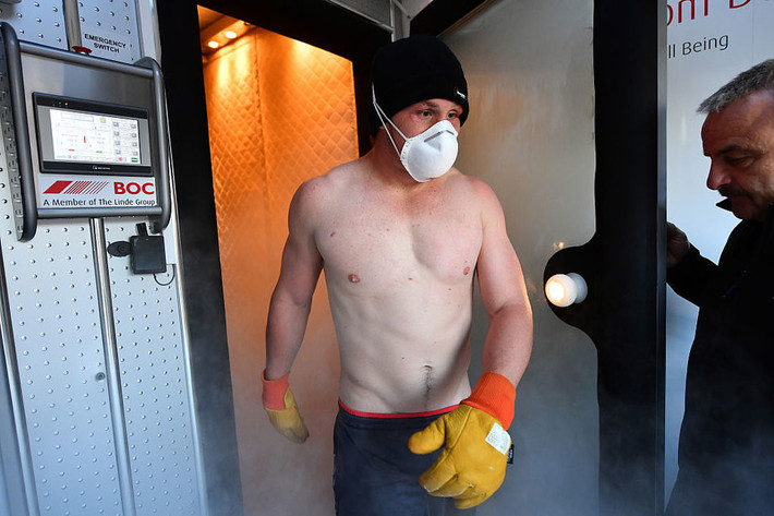 Ronaldo cũng là người yêu thích phương pháp trị liệu áp lạnh (cryotherapy), đưa cơ thể vào môi trường nhiệt độ dưới 130 độ C để giúp phục hồi cơ bắp và tăng cường tỉnh táo.