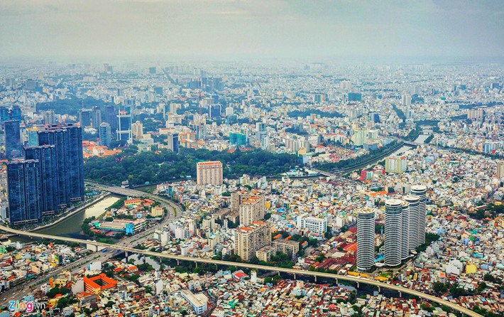 Dòng kênh Nhiêu Lộc - Thị Nghè kéo dài từ hạ lên thượng nguồn thuộc quận Tân Bình.