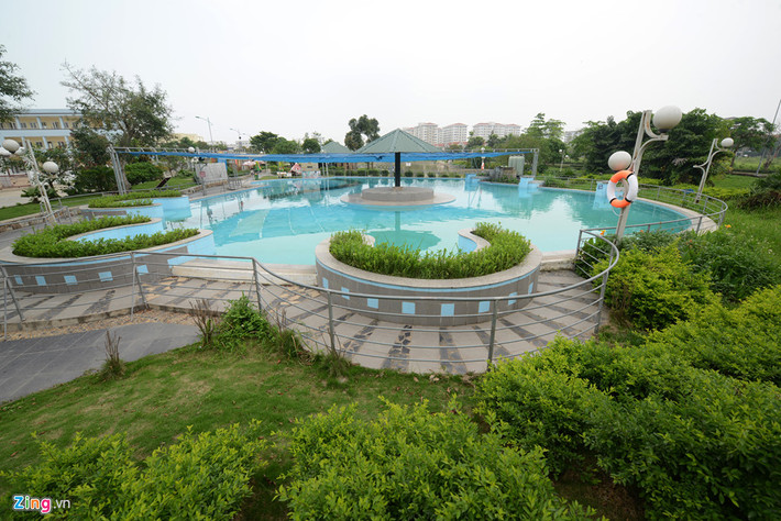 Hồ bơi phục vụ cư dân.