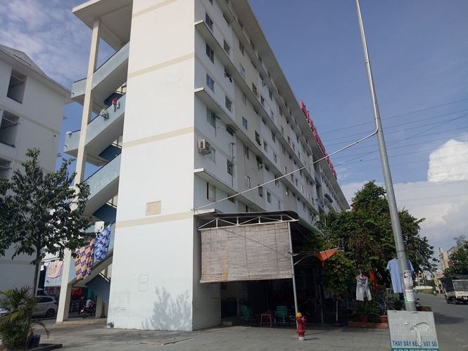 Với một dự án lớn, khi người dân lại chưa vào ở hết thì công ty cân nhắc để việc hoàn thiện cơ sở hạ tầng do sợ bị hư hỏng trong quá trình dân cư xây dựng nhà ở, hoặc không có người vào ở các công trình phụ sẽ bị hư hỏng, lãng phí.