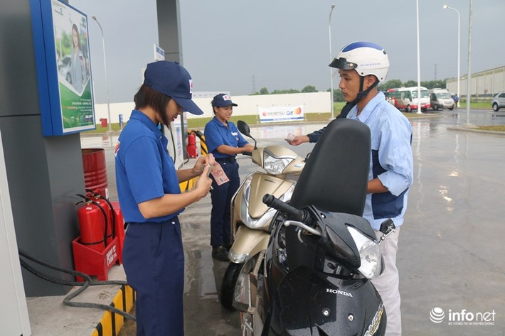 Trạm xăng Nhật Bản nằm bên trong Khu công nghiệp Thăng Long Hà Nội, là nơi có nhiều cơ sở của các công ty Nhật Bản đầu tư tại đây.