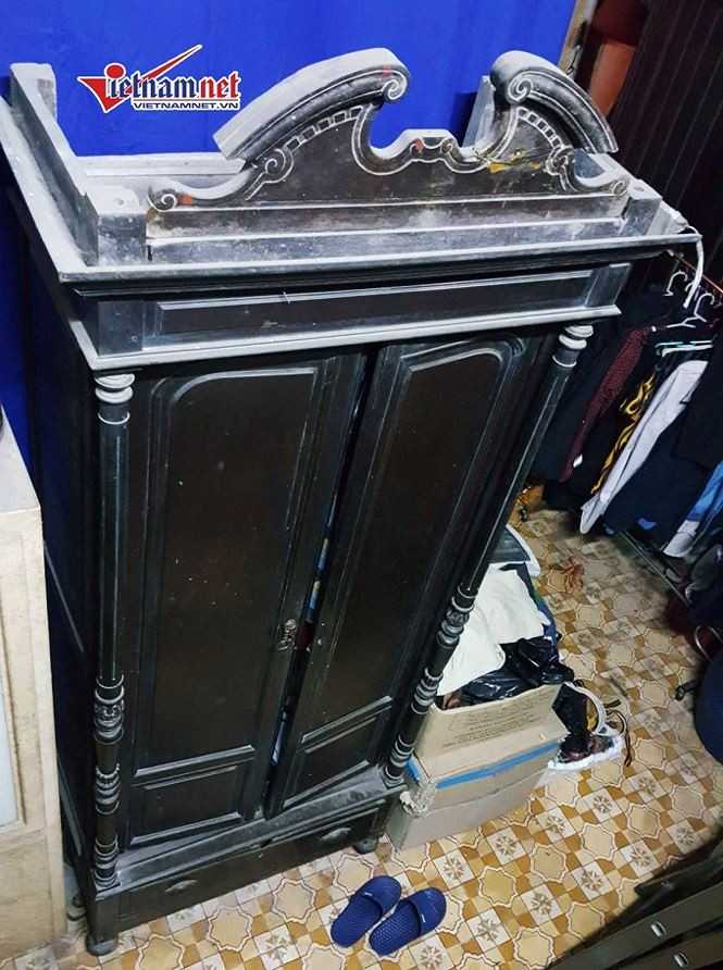 Tủ quần áo.