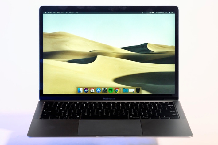 Không thể phủ nhận những sản phẩm của Apple ra mắt đều là những "siêu phẩm" trong giới công nghệ thu hút lượng lớn sự quan tâm của người dùng. Tuy nhiên vẫn luôn có những điểm "đáng ghét" ở MacBook Air 2018.
