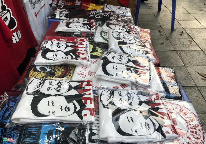 Theo nhân viên của cửa hàng, mặt hàng này được bày bán bắt đầu từ sáng nay (ngày 21/2) cho đến thời điểm giữa buổi chiều thì tổng cộng đã bán được khoảng 200 chiếc.