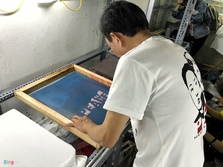 "Đây là một sự kiện trọng đại có tầm ảnh hưởng, tác động lớn tới hòa bình thế giới. Đặc biệt hơn nữa nó được tổ chức, diễn ra tại Việt Nam. Tôi hy vọng những chiếc áo của mình sẽ góp phần cổ vũ tinh thần hòa bình và để quảng bá cho bạn bè quốc tế biết rằng Việt Nam là đất nước yêu hòa bình" - ông Đức nói.