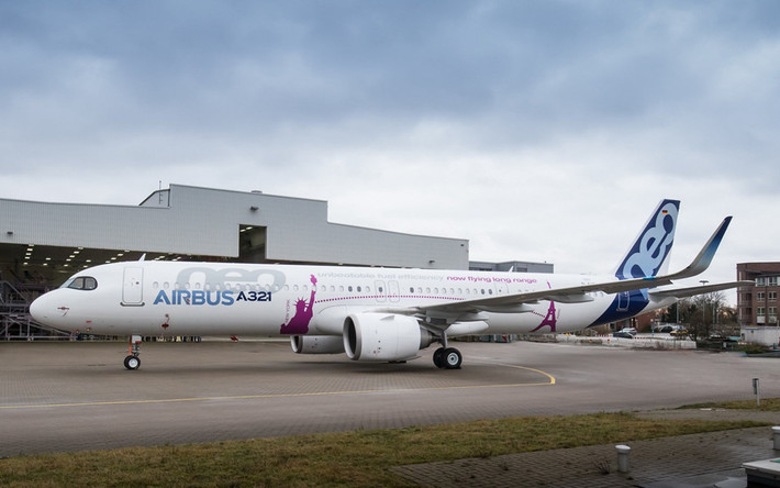 Theo thông tin từ trang chủ của Airbus, mẫu máy bay A321 có tầm bay 7.400km, số chỗ ngồi tối đa là 244. Kích thước máy bay lần lượt là 44,51m chiều dài, 11,76m chiều cao và 35,8m chiều rộng sải cánh. Ảnh: Airbus.
