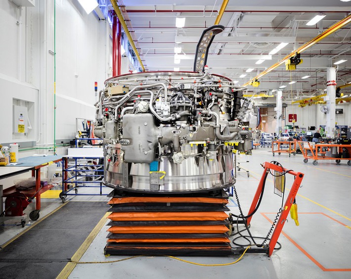 Một động cơ của máy bay Airbus A321 được sản xuất tại nhà máy Pratt & Whitney, thành phố Middletown, bang Connecticut, Mỹ. Ảnh: New York Times.