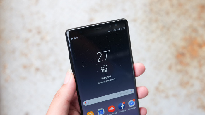 So với dòng các dòng sản phẩm cũ, Galaxy Note 8 được biết đến như một sự kết hợp của 2 mẫu máy Galaxy Note 7 và Galaxy S8.