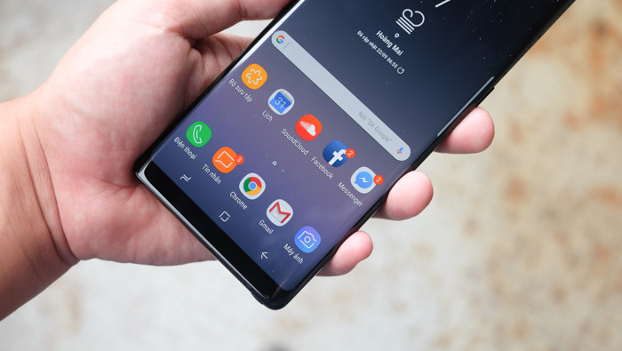 Đi kèm với đó là màn hình vô cực Infinity giống như ở trên Galaxy S8. Màn hình này có kích thước 6.3 inch với độ phân giải Quad HD, sử dụng công nghệ tấm nền Super AMOLED.