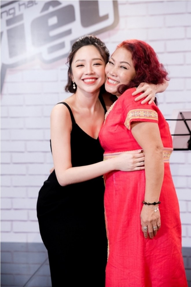 Ngoài nhận lời mời đi hát, Siu Black còn tham gia với tư cách thí sinh trong chương trình truyền hình. Siu Black cho biết, bản thân không hề đắn đo, ngại ngần vì khi đó chị được sống với nghệ thuật và đam mê ca hát.