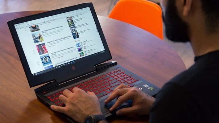 HP Omen 15 inch (bản 2017) là một trong những máy tính xách tay chơi game GeForce 1060 có giá phải chăng nhất trên thị trường, với màn hình Full HD, hệ thống xử lý âm thanh Bang & Olufsen mạnh mẽ cùng với bàn phím backlit rộng và sâu.