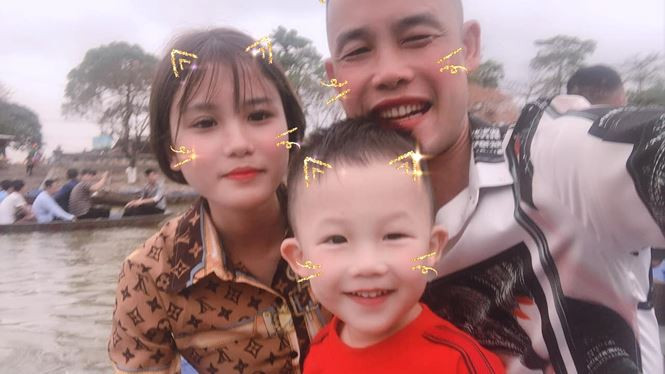 Hiệp Gà bên 2 con. Mới đây, Hiệp gà xác nhận đã chấm dứt cuộc sống hôn nhân với người vợ thứ ba là Diệu Thuý. Hiệp Gà thừa nhận, để xảy ra đổ vỡ là trách nhiệm của mình. Diễn viên hài cho biết do anh khá "hời hợt" trong chuyện tình cảm.