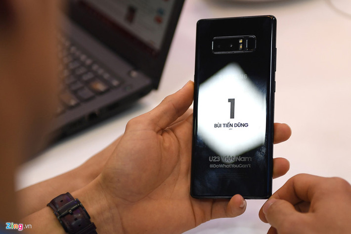 Note 8 còn có tính năng xóa phông, chủ động Live Focus, cho phép bạn kiểm soát độ sâu của ảnh chụp.