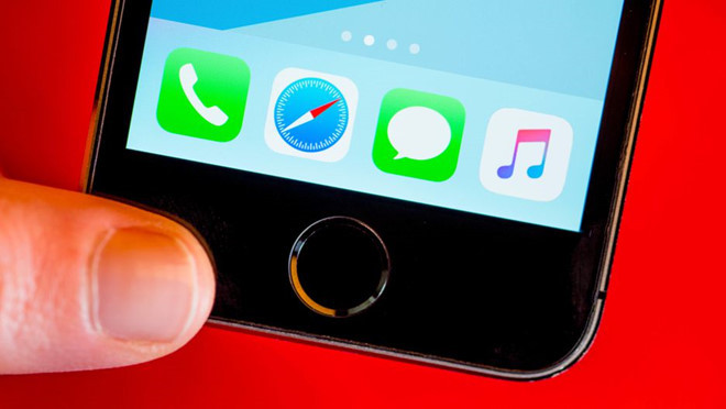 Năm lẻ kế tiếp chứng kiến sự ra mắt của iPhone 5s kèm theo bảo mật Touch ID. Đây cũng là lần đầu tiên iPhone có phiên bản màu vàng, vi xử lý 64 bit và đèn flash kép.