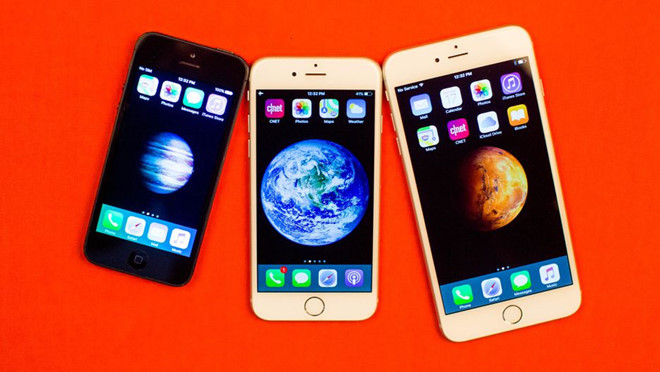 iPhone 6 và 6 Plus ra mắt đồng thời vào năm 2014, đánh dấu sự khởi đầu của một giai đoạn mới. Apple đã mạnh dạn tăng kích thước màn hình iPhone 6 lên 4,7 inch cùng với phiên bản cỡ lớn Plus 5,5 inch. Kể từ đây, Apple luôn ra mắt ít nhất 2 phiên bản iPhone màn hình kích thước khác nhau cùng một thời điểm. Tuy nhiên, vụ bê bối #bendgate về hiện tượng iPhone bị uốn cong đã xuất hiện, gây ra nhiều rắc rối cho Apple.
