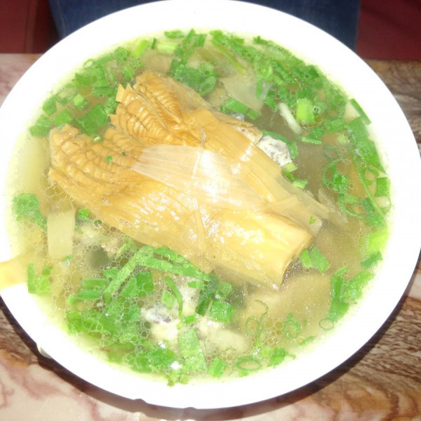Song nước dùng có vẻ hơi mặn.