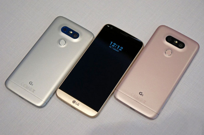 LG G5 (thời gian sạc từ 0-100%: 76 phút).