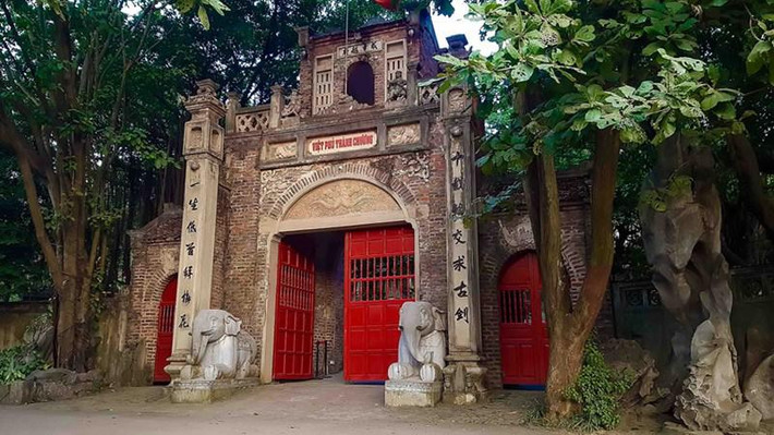 3. Việt phủ Thành Chương Việt phủ Thành Chương nằm trên khoảnh đất rộng 8.000m2 thuộc địa phận xã Hiền Ninh, Sóc Sơn, hà Nội. Đây là tâm huyết suốt nhiều năm của họa sĩ Thành Chương và người vợ của mình - Ngô Hương.