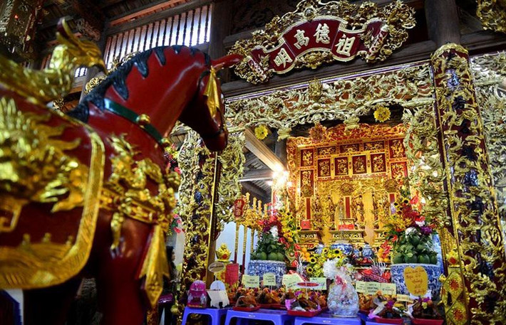 Được biết, danh hài Hoài Linh đã dành tâm huyết cả đời mình để xây dựng ngôi nhà thờ Tổ nghiệp, là nơi để giới nghệ sĩ khắp nơi đến chiêm bái, bày tỏ lòng biết ơn đối với người đã khai sáng ra nghệ thuật sân khấu.