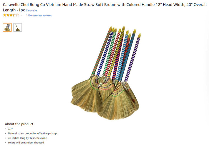 Chổi rơm bện màu đang được bán trên Amazon Mỹ với giá 15,6 USD một chiếc, tương đương khoảng 355.000 đồng.