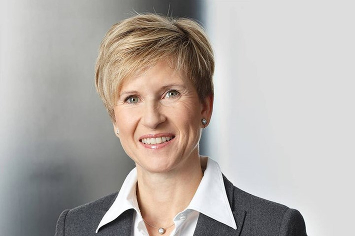 Susanne Klatten. Sau khi làm việc cho các cơ quan quảng cáo và một số ngân hàng, Klatten kế thừa cổ phần của cha mình trong BMW và Altana. Khi bà thừa hưởng tài sản, công ty Altana của bà đã là một công ty có trị giá hàng tỷ USD. Susanne Klatten có khối tài sản 22,8 tỷ USD
