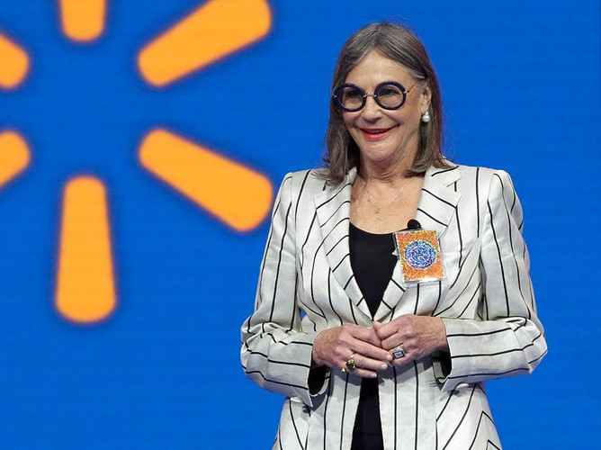 Alice Walton. Là một nữ thừa kế người Mỹ với tài sản của Wal-Mart Stores, Inc và là con gái của người sáng lập Wal-Mart, Sam Walton và Helen Walton. Alice Walton hiện nay nắm giữ khối tài sản trị giá 37,9 tỷ USD.