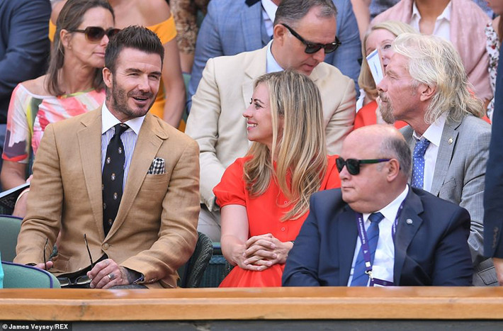 Cựu danh thủ người Anh xuất hiện trên hàng ghế VIP trong trận bán kết đơn nữ giữa Simona Halep và Elina Svitolina.