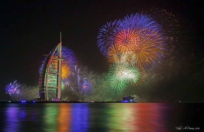 Nhiều nơi trong khách sạn 7 sao Burj Al Arab Jumeirah Hotel Dubai nổi tiếng ở Dubai được dát vàng lá, pha lê swarovski và đá cẩm thạch statuario.