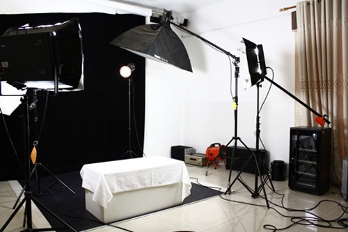 Trong nhà, Lam Trường dành hẳn một phòng riêng làm studio phục vụ cho niềm đam mê nhiếp ảnh.