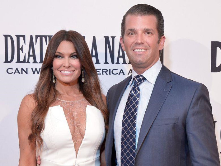 Donald Trump Jr. (phải) là con trai cả của Tổng thống Mỹ Donald Trump. Ông hẹn hò với người dẫn chương trình Fox News Kimberly Guilfoyle từ tháng 3/2018. Trước đó, ông và người vợ cũ Vanessa Trump có với nhau 5 người con sau 12 năm chung sống. Ảnh: Getty.