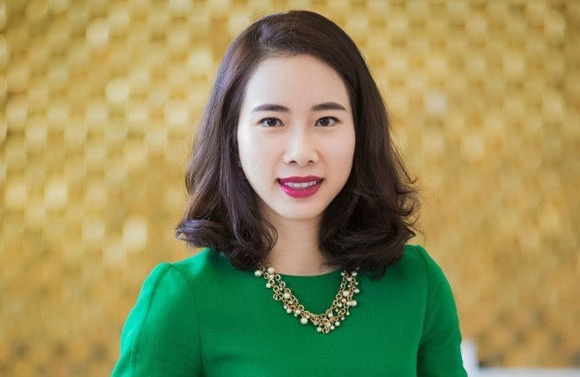 Lê Thị Hoàng Yến là ái nữ đầu trong số ba người con của ông Lê Thanh Thản - Chủ tịch Tập đoàn Mường Thanh. Lê Thị Hoàng Yến đã có 7 năm tu nghiệp ở Anh về lĩnh vực kinh tế, chuyên ngành Tài chính tiền tệ.