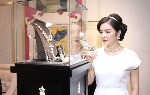 Người đẹp sở hữu bộ sưu tập kim cương giá trị lớn khiến nhiều người mơ ước.