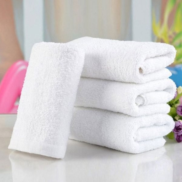 Thực tế, trong số các vật dụng tại khách sạn chưa đạt chuẩn thì khăn tắm là một trong những thứ bẩn nhất. Những chiếc khăn tắm này được "luân phiên" từ cơ thể vị khách này đến cơ thể vị khách khác.
