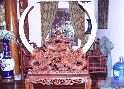 Căn nhà của gia đình "cá sấu chúa" Quỳnh Nga là sự pha trộn tuyệt vời giữa cái truyền thống với hiện đại. Ảnh: Khoevadep.