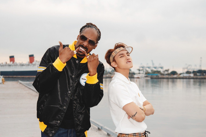 Snoop Dogg được coi là huyền thoại sống và một trong những nghệ sĩ rap xuất sắc nhất mọi thời đại. Chính vì vậy mà có tin đồn rằng Sơn Tùng M-TP chi 10 tỷ đồng mời rapper Snoop Dogg.