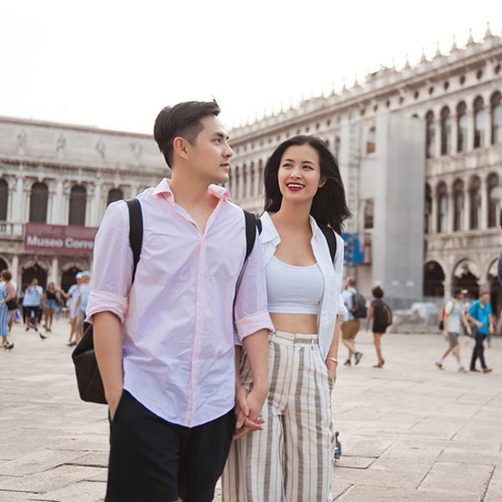 Đông Nhi từng tiết lộ, thu nhập trong 1 năm của mình và Ông Cao Thắng có thể nuôi công ty với 40 nhân viên, xây nhà, mua xe hơi, làm thêm những dự án, nhóm nhạc…
