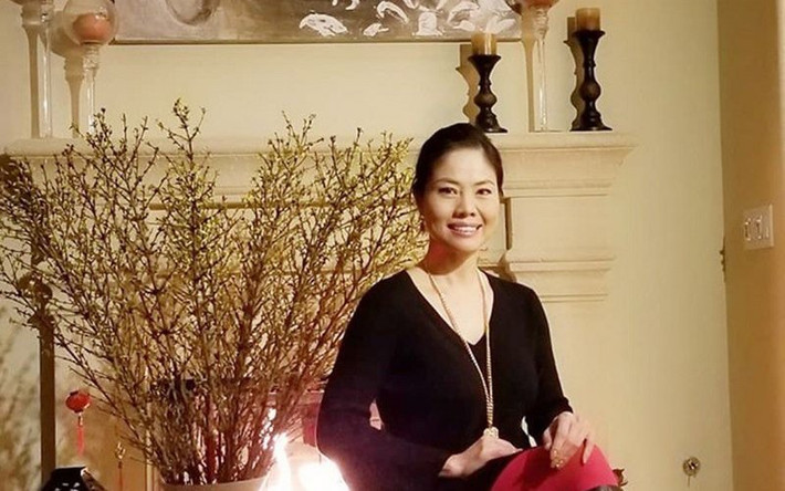 Vì sống ở miền khí hậu lạnh, nữ ca sĩ Hồ Lệ Thu thiết kế riêng 1 bếp lò và cố tình lựa chọn những đồ nội thất tạo cảm giác ấm áp hơn.