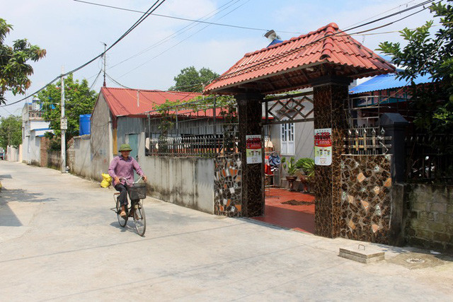 Căn nhà của cầu thủ Vũ Văn Thanh tại xã Tứ Cường, huyện Thanh Miện, Hải Dương khá rộng rãi, thoáng đãng nhưng không xa hoa, hoành tráng như nhiều người vẫn hình dung. Ảnh: Giadinhxahoi.