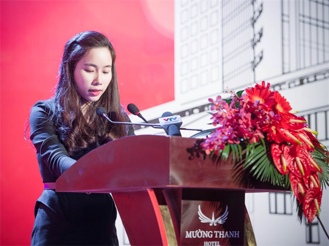 Với tài kinh doanh thiên bẩm, lại là con cả trong gia đình nên sau khi đã hoàn thành chương trình đào tạo ở nước ngoài, Hoàng Yến quyết định quay về nước giúp cha mình xây dựng sự nghiệp gia đình.