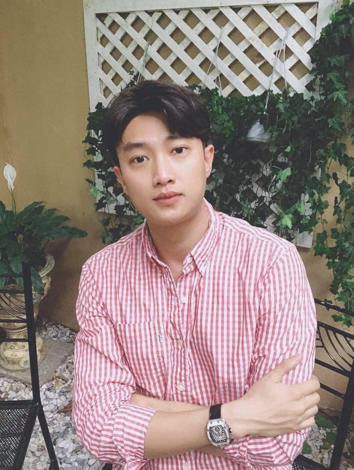 Quốc Trường thường xuất hiện với gu thời trang thanh lịch bảnh bao, sở hữu nhiều đồ hiệu.