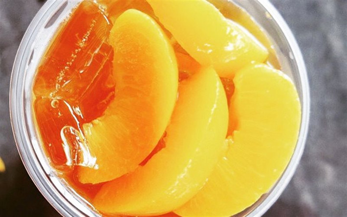Nhiều khách hàng mua hàng chục kg về làm món tráng miệng hoặc món trà đào, uống giải nhiệt hè. Ảnh: Cooky.