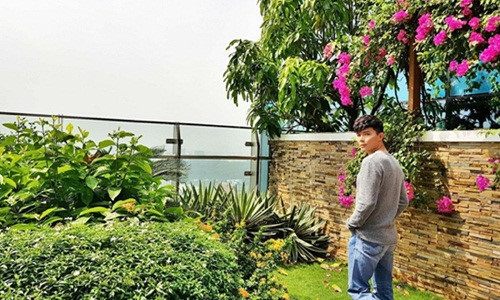 Nam ca sĩ còn sở hữu ngôi biệt thự 3 tầng ở quận 2 có diện tích hơn 200m2.