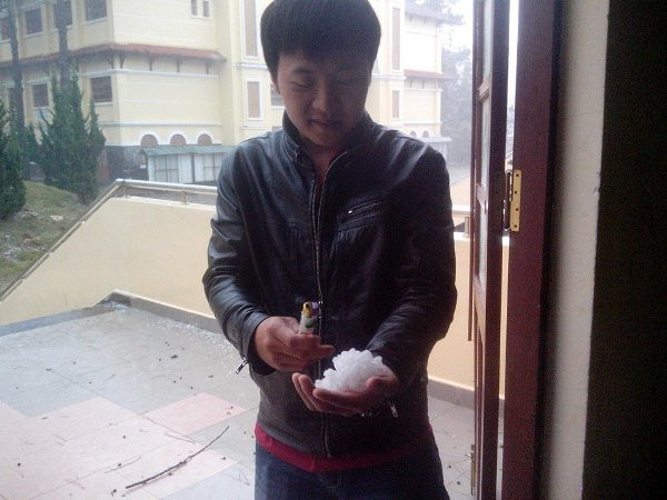 Những hạt mưa đá to bằng ngón chân cái ở Đà Lạt.